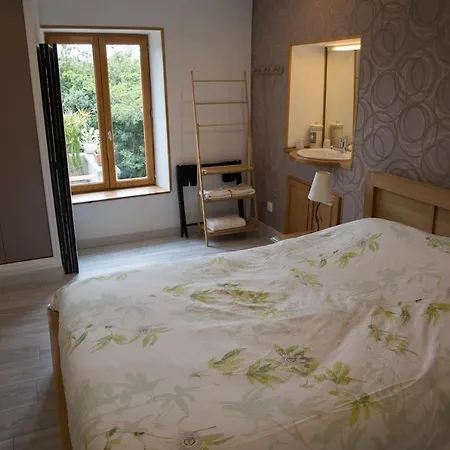 Agreable Independant Avec Veranda Apartament